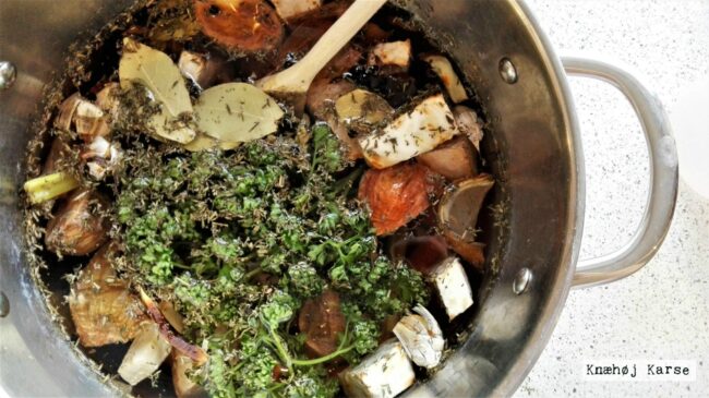 2016-12-0410.25.38 Hjemmelavet Grøntsagsbouillon