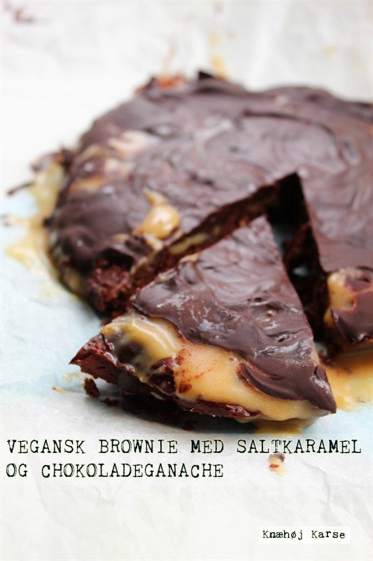 Vegansk brownie med saltkaramel og chokoladeganache
