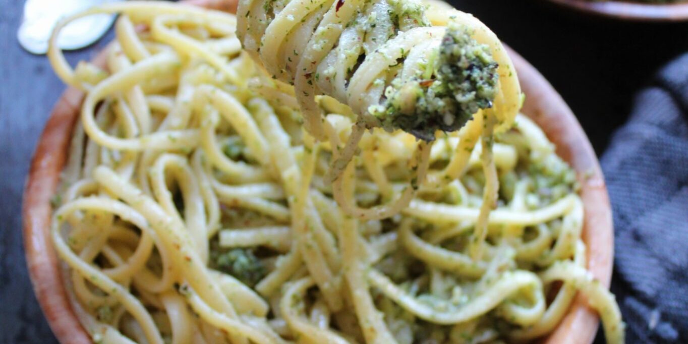 Vegansk pasta/pesto med hasselnødder og persille