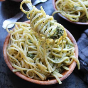 Vegansk pasta/pesto med hasselnødder og persille