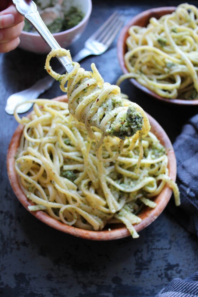 2017-11-1813.29.44 Vegansk pasta/pesto med hasselnødder og persille