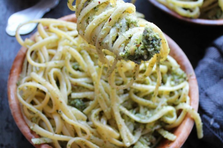 Vegansk pasta/pesto med hasselnødder og persille
