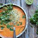 Vegans thaisuppe med rød karrypasta