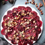 Vegansk rødbedecarpaccio med hasselnødder