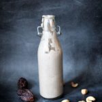 Vegansk cashewfløde med dadler