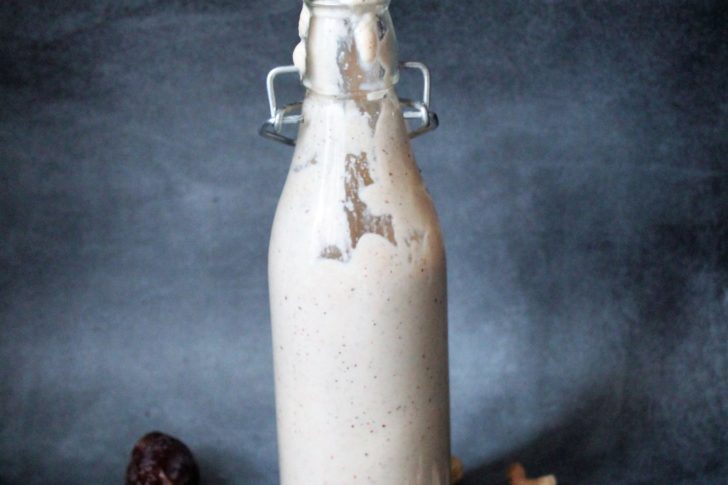 Vegansk cashewfløde med dadler