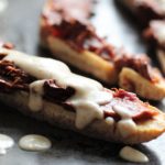 Bagte bananer med dadelremonce