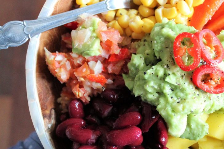 Mexi bowl med kidneybønner, salsa og guacamole