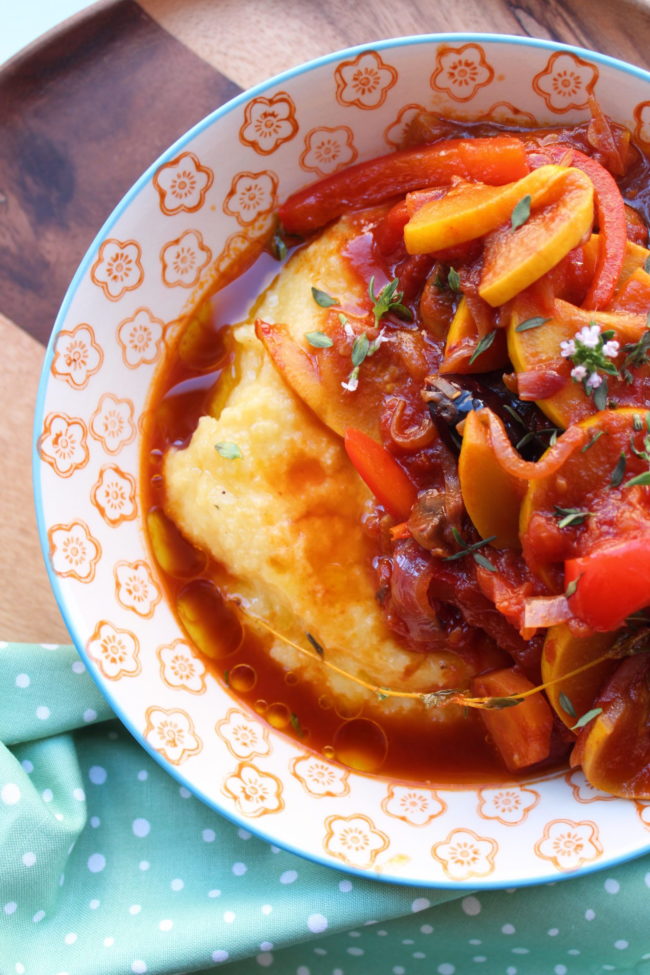 Vegansk ragout med svampe og squash