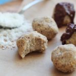 Veganske kokoskugler med havregryn og dadler