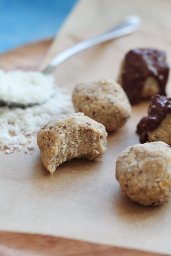 2018-06-29 17.25.19 Veganske kokoskugler med havregryn og dadler