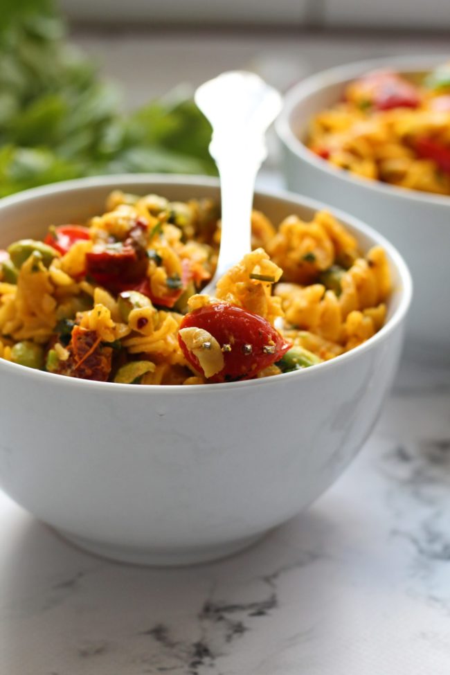 2018-07-08 15.18.57 Vegansk pastaret med edamame, tomat og soyafløde