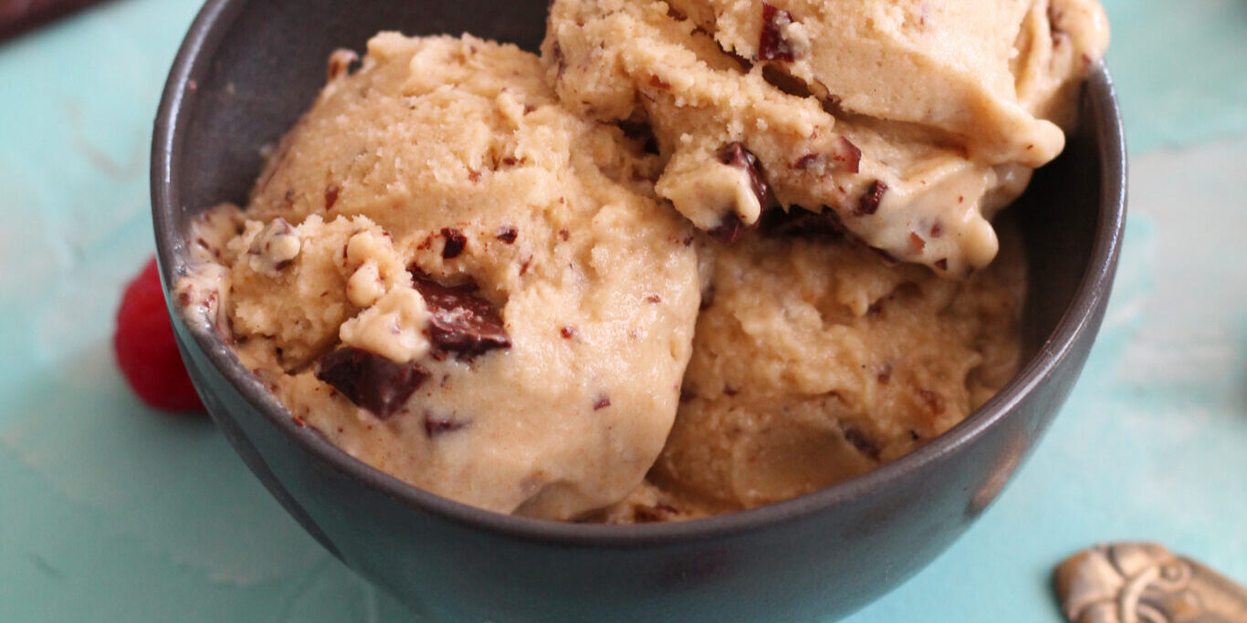 Vegansk nice cream med peanut butter og banan