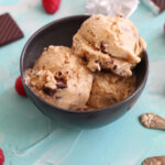 Vegansk nice cream med peanut butter og banan