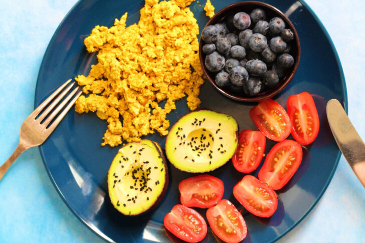 nem vegansk tofuscramble uden løg