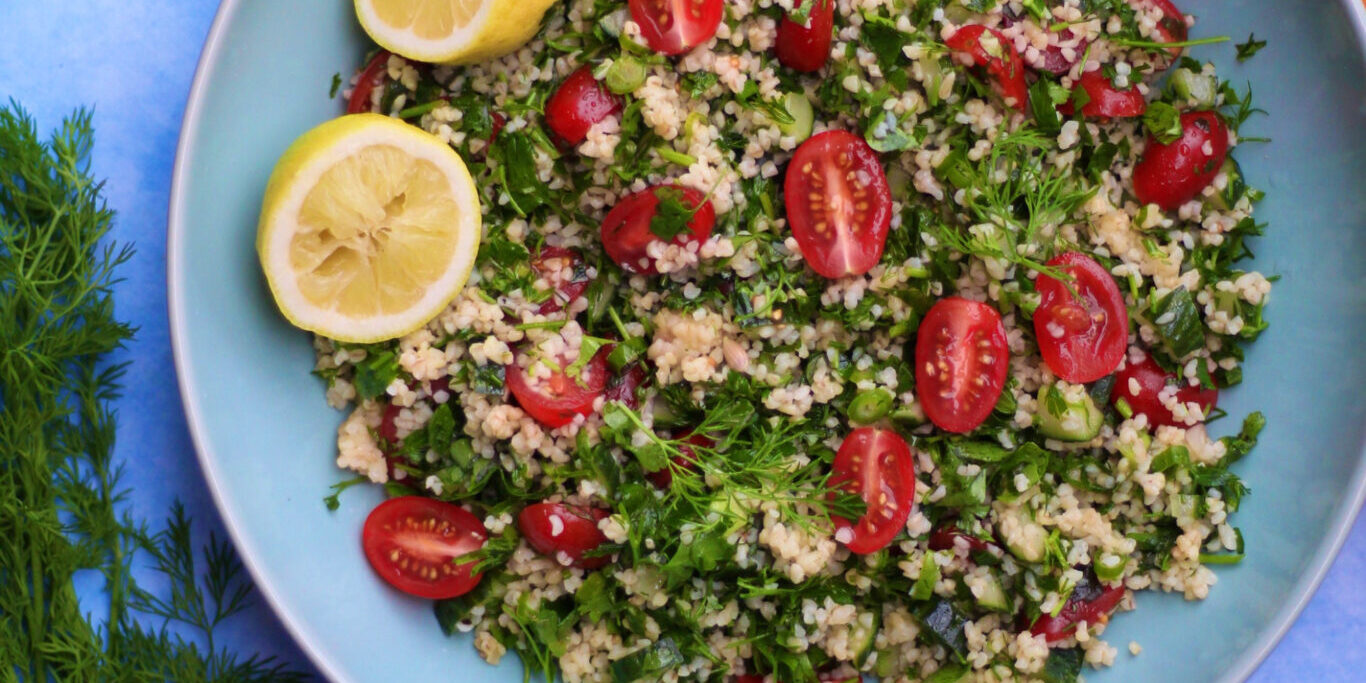 Den nemmeste veganske tabbouleh Tabbouleh med bulgur og krydderurter