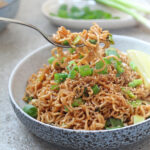 lynhurtige stegte nudler med soya