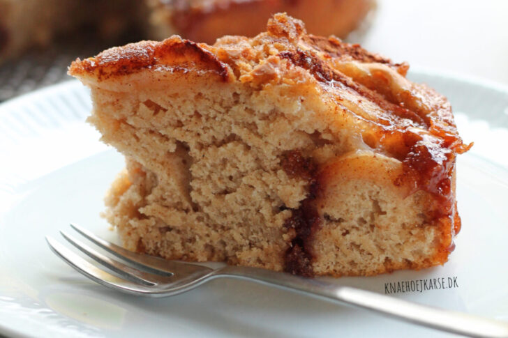 vegansk æblekage med kanelcrunch