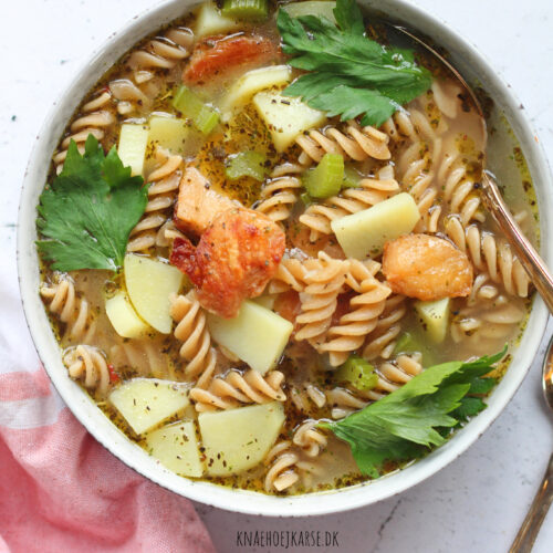Vegansk chicken noodle soup