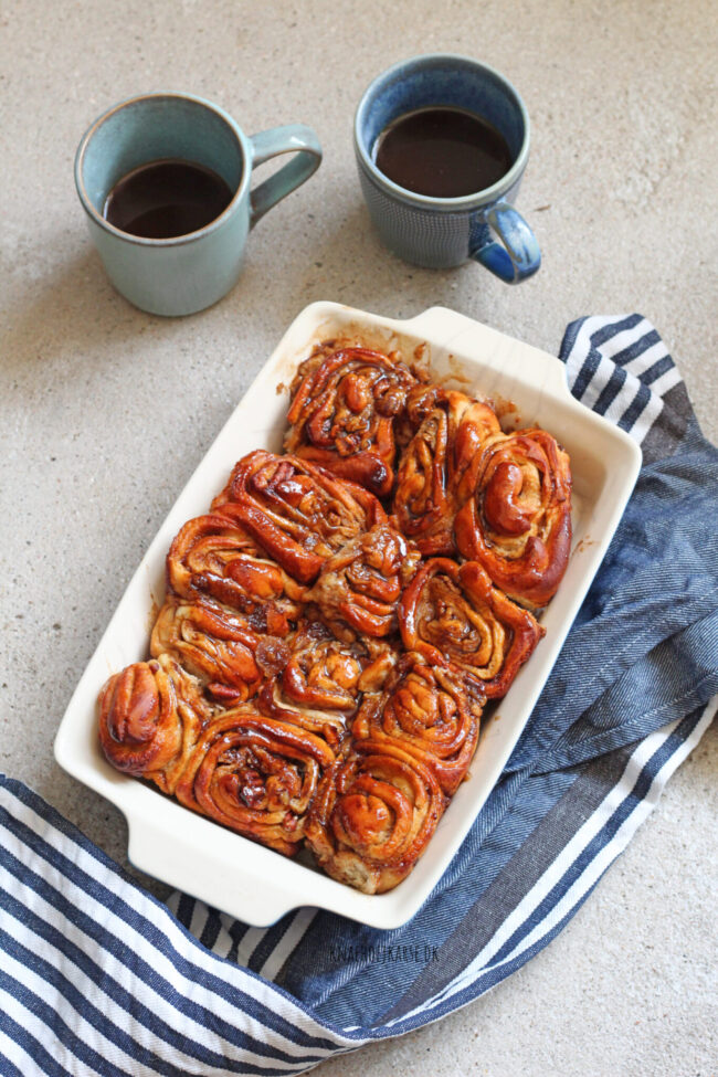 veganske sticky buns med pekannødder
