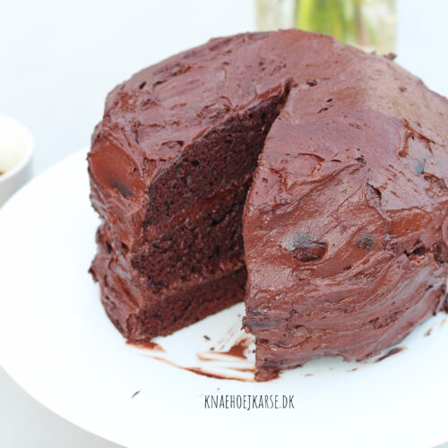 vegansk chokoladekage med chokoladefrosting