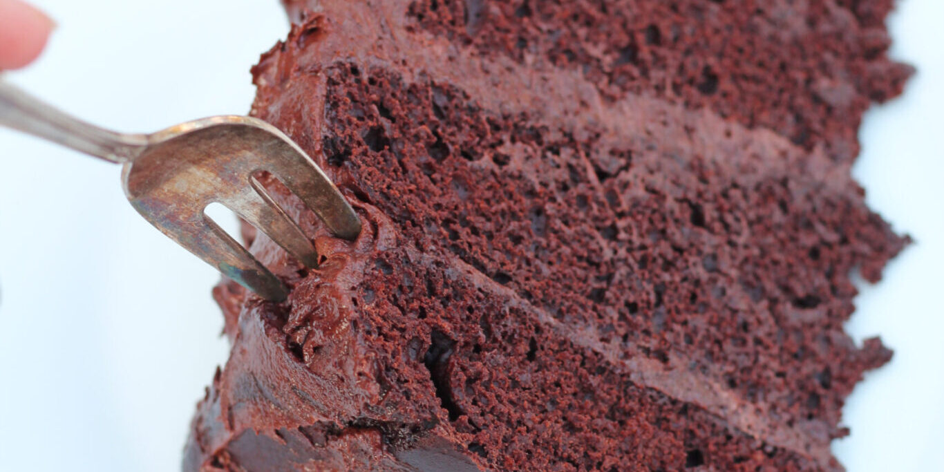 vegansk chokoladekage med chokoladefrosting