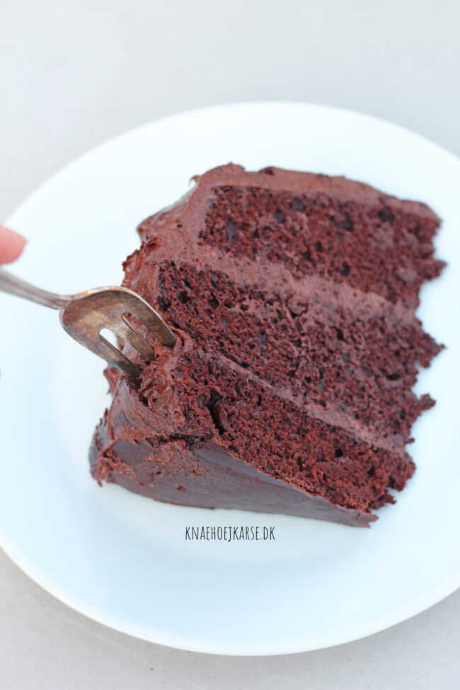 vegansk chokoladekage med chokoladefrosting