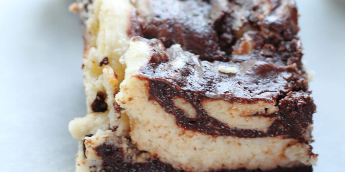 vegansk cheesecakemarmoreret brownie
