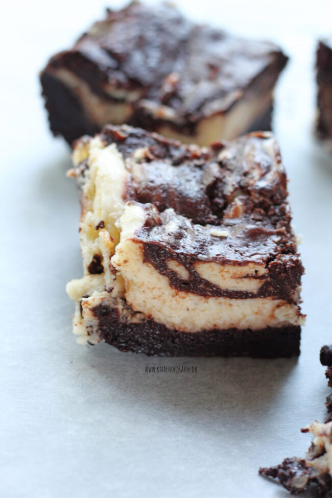 vegansk cheesecakemarmoreret brownie