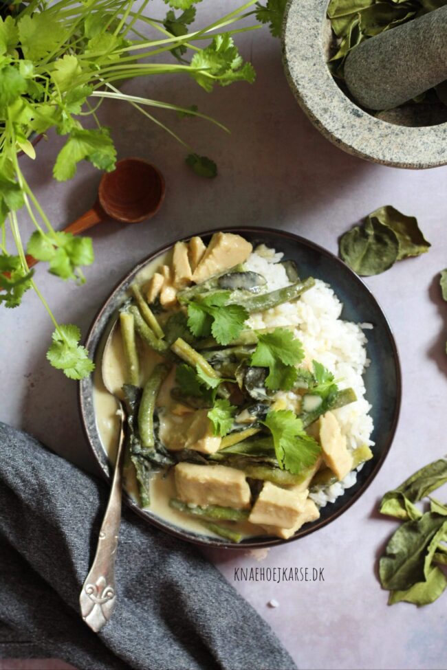 vegansk thaicurry med grøn karrypasta