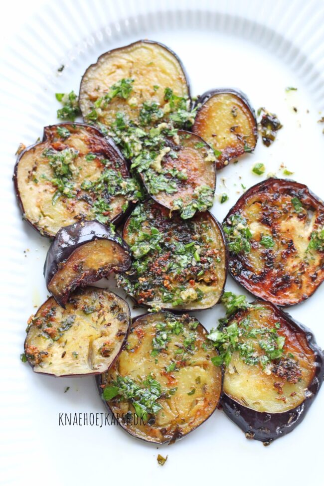 bagt aubergine med hvidløgsolie