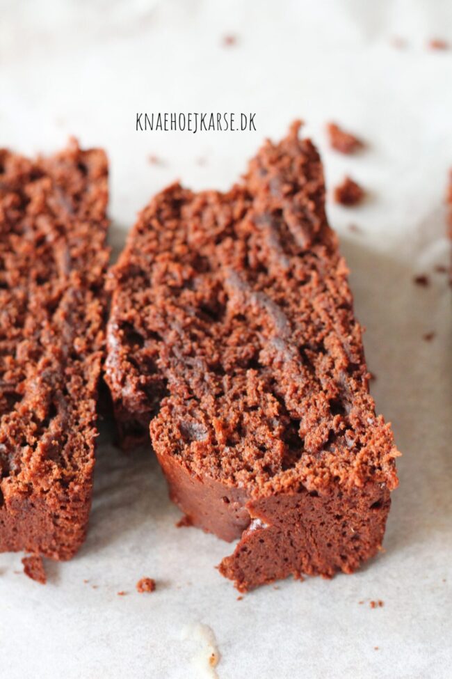 vegansk bananbrød med chokolade og olivenolie