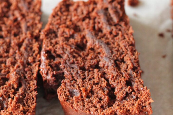 vegansk bananbrød med chokolade og olivenolie