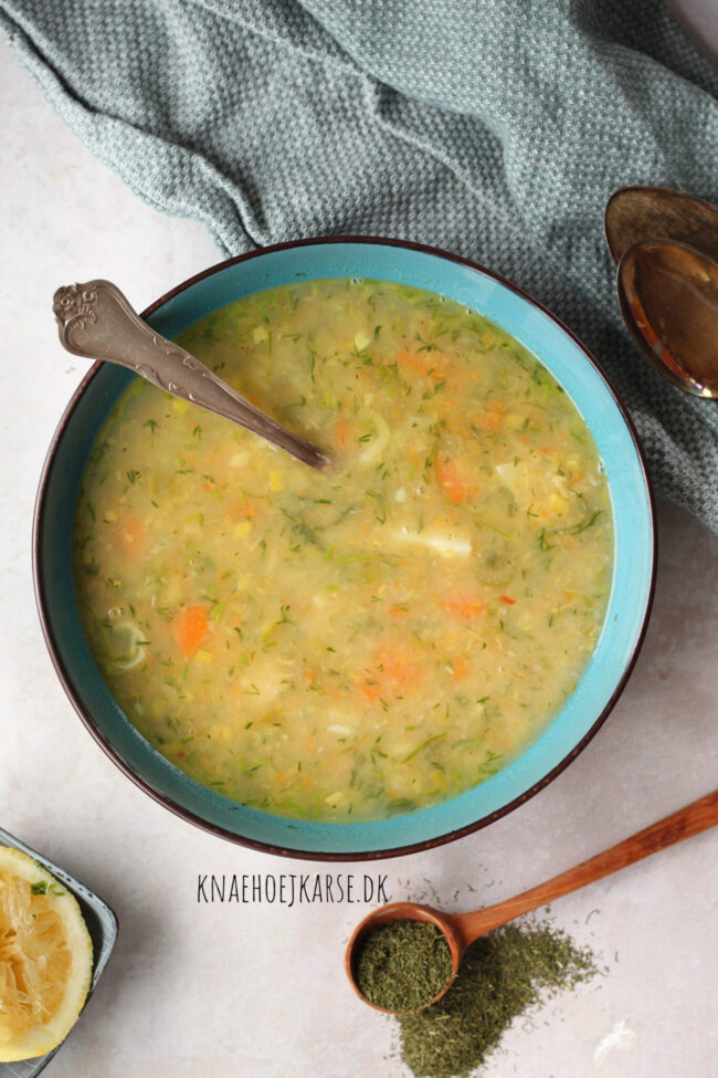 citrussuppe med dild og hvide bønner